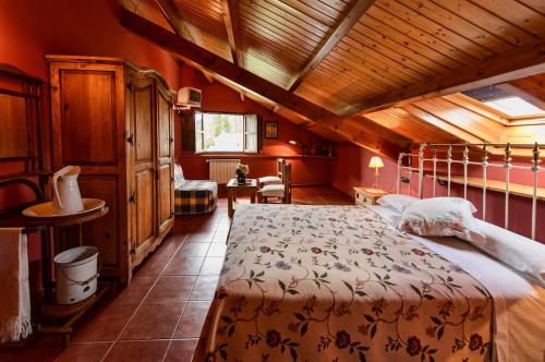 a bedroom with a large bed in a room at Sol del Mediodía in Acebedo