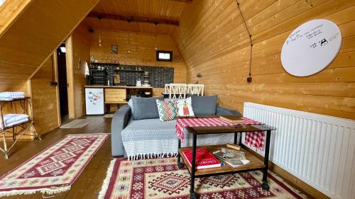Kuchyň nebo kuchyňský kout v ubytování AURA Cottages