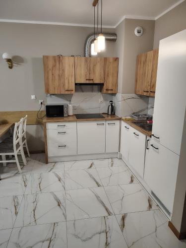 Η κουζίνα ή μικρή κουζίνα στο APARTAMENT UNIEJÓW Długa