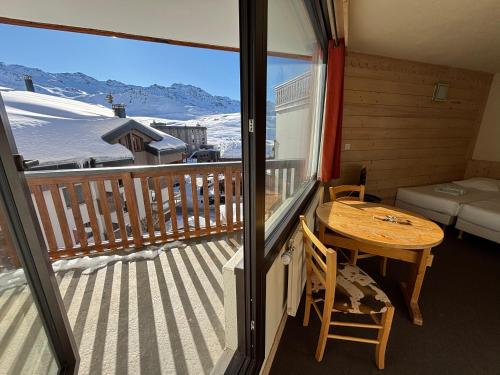 アパートメントから撮影された、または一般的な山の景色