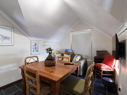 TV a/nebo společenská místnost v ubytování Kumbaya