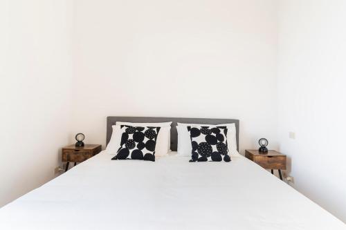 Principe House, Central Rome, 3 bedroom 2 bath, Elegant Apartment full of Light