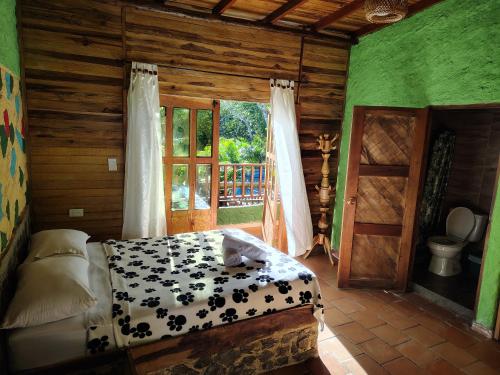 Postel nebo postele na pokoji v ubytování Hotel El Santuario