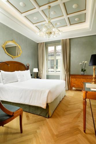 Luxury Apartments by Palazzo Portinari Salviati