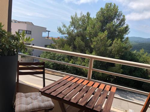 Gorgeous Biserka Apartment