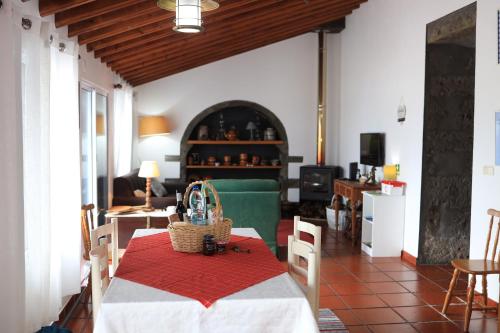a living room with a table with a basket on it at Nanna's Country Home in Feteira Grande