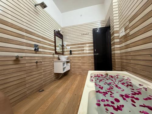 Koupelna v ubytování Hotel Green Heaven Resort