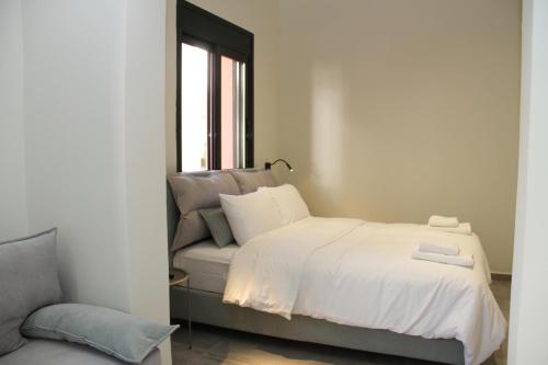 a bedroom with a bed and a couch at Pirgos Warm Studio for 3 by MPS in Pýrgos