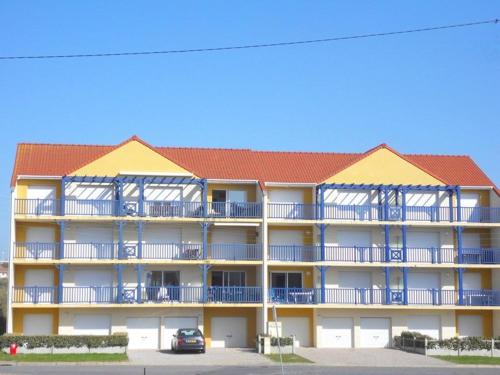 Bel appartement 2 chambres à 100m de la plage avec terrasse et parking, idéal pour familles - FR-1-236-121