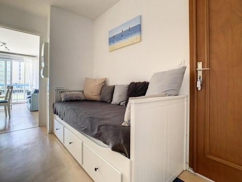 Posteľ alebo postele v izbe v ubytovaní Appartement lumineux à 100m de la plage avec balcon, parking, idéal pour séjours courts et longs - FR-1-236-139