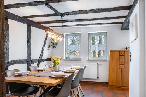 a dining room with a wooden table and chairs at Ferienwohnung Altstadtblick in Alsfeld