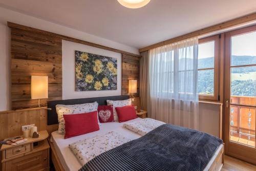 Ένα ή περισσότερα κρεβάτια σε δωμάτιο στο Apartment Sella - Unterkehrhof