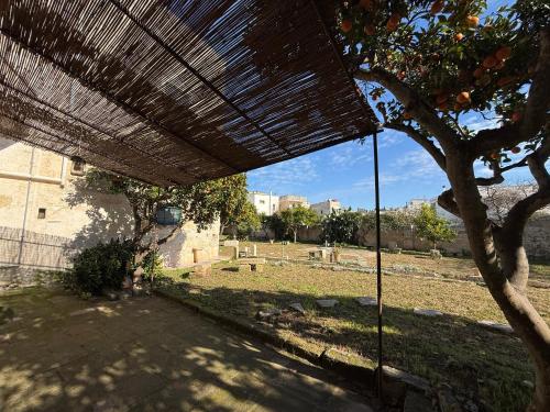 Taman di luar Residenza Storica PARCO LANOCE
