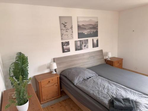 Postel nebo postele na pokoji v ubytování Oberbayern Lengenfeld 2 Wohnungen a 4 Schlafzimmer Neu umgebaut
