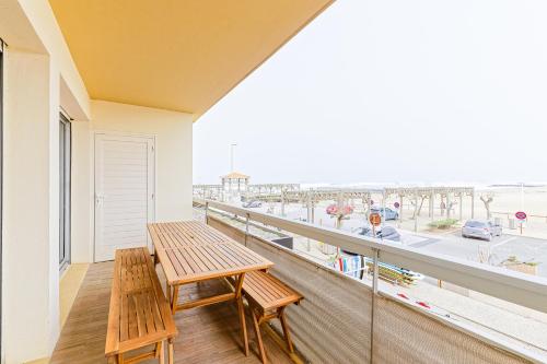 Ein Balkon oder eine Terrasse in der Unterkunft Golden Sand Anglet Biarritz - Front de mer - Parking Privatif Gratuit