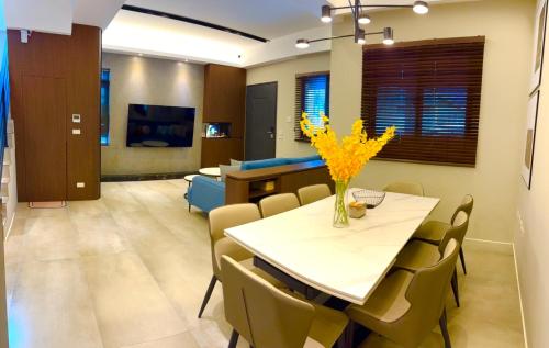 a dining room and living room with a table and chairs at Sunlight Heyun B&B in Yuanshan