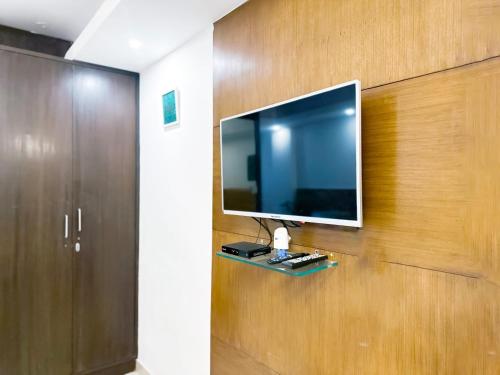Televisyen dan/atau pusat hiburan di Hotel Blueberry
