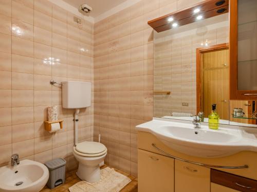 Apartment Condominio Val di Fassa-3 by Interhomeにあるバスルーム