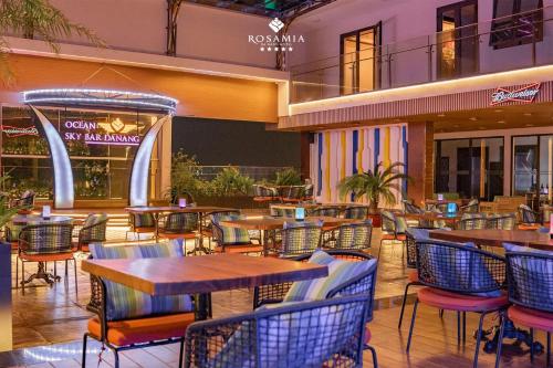 Restaurace v ubytování Rosamia Da Nang Hotel