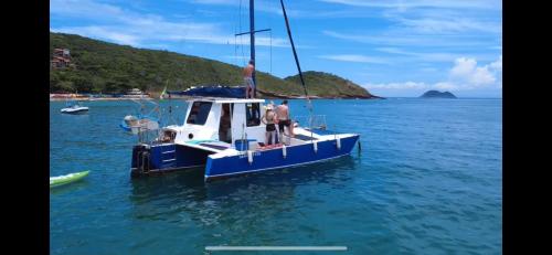 Naturlandskabet i nærheden af båden