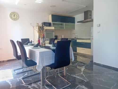 Η κουζίνα ή μικρή κουζίνα στο Holiday Home Sunny by Interhome