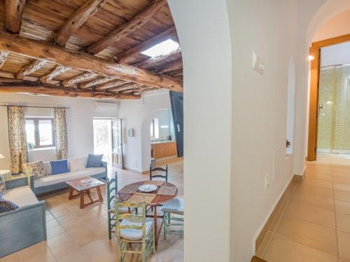 Ruang duduk di Holiday Home Can Verdal by Interhome