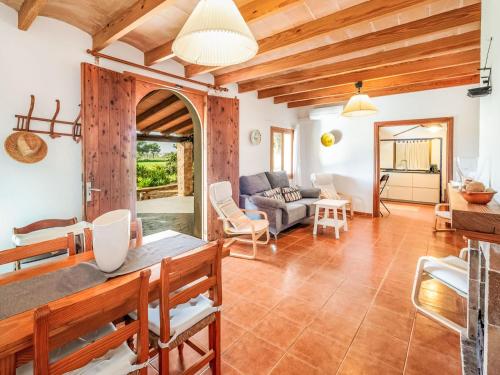 Khu vực ghế ngồi tại Holiday Home Finca Ca na Brila by Interhome