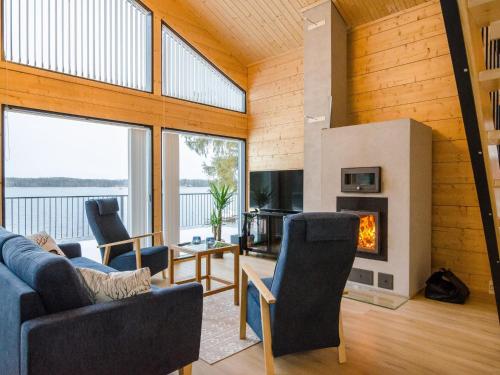 Χώρος καθιστικού στο Holiday Home Lakeside villa by Interhome