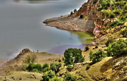 a body of water in the middle of a mountain at Chez Kossai Atlas Farm in Chtawna