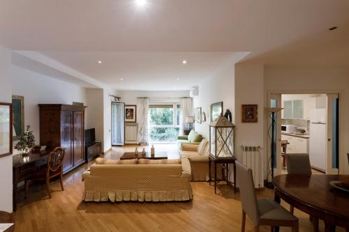 a living room with a couch and a table at Vicario138 in Rome