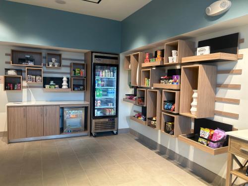 Element Fort Smithにあるキッチンまたは簡易キッチン