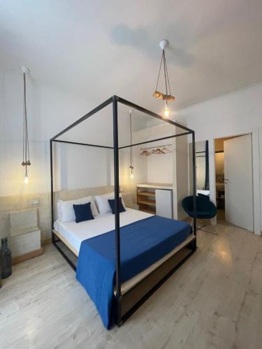 Postel nebo postele na pokoji v ubytování D'Angiò Rooms-Manfredi Homes&Villas