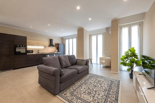 Bright Apt 2 Bedrooms and 2 Bathrooms - B Home