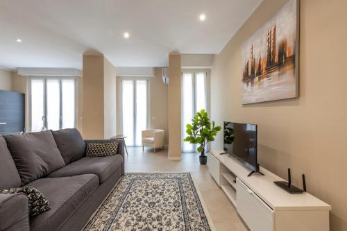 Bright Apt 2 Bedrooms and 2 Bathrooms - B Home