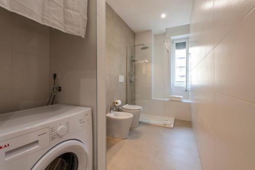 Bright Apt 2 Bedrooms and 2 Bathrooms - B Home