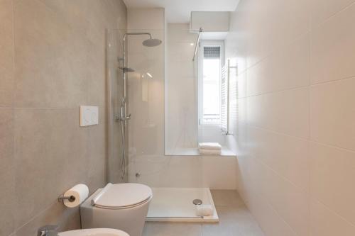 Bright Apt 2 Bedrooms and 2 Bathrooms - B Home