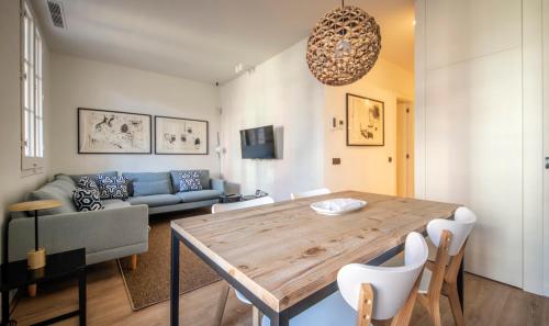 Apartamento de cuatro dormitorios en Carrer Diputació