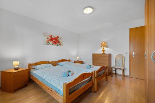 a bedroom with a bed and a desk and a chair at Nid douillet aux bains de Saillon in Saillon