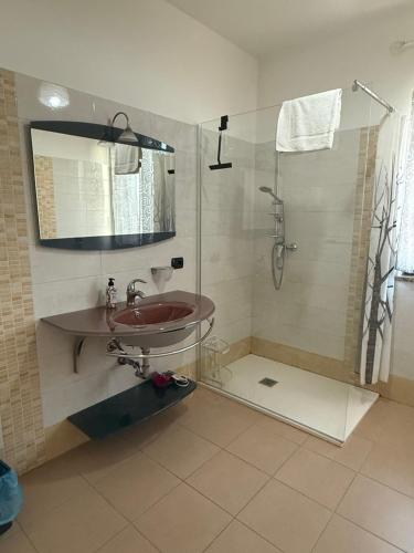 a bathroom with a sink and a shower at Affittacamere Karma Rho-Fiera in Rho