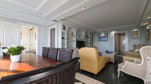 COBLANCA sea front apartment
