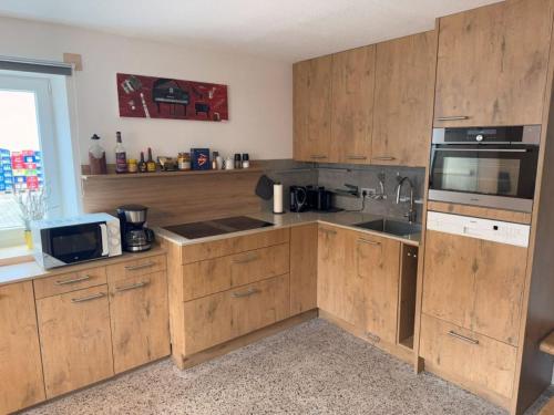 Kuchyň nebo kuchyňský kout v ubytování Oberbayern Lengenfeld 2 Wohnungen a 4 Schlafzimmer Neu umgebaut