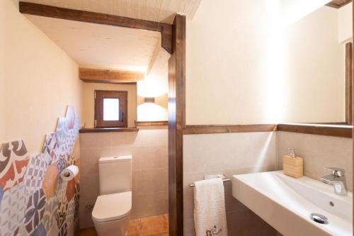 a bathroom with a toilet and a sink at Cal Trumfet in Caserras