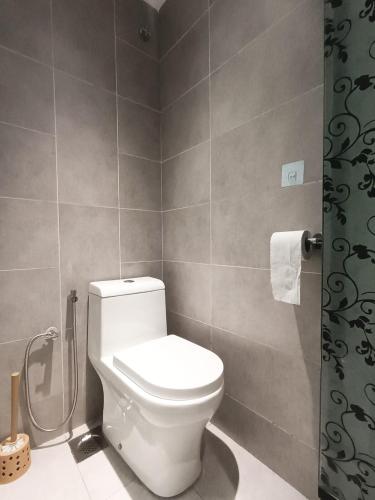 10 min To Subang Airport Free Wifi Studio Condo2にあるバスルーム