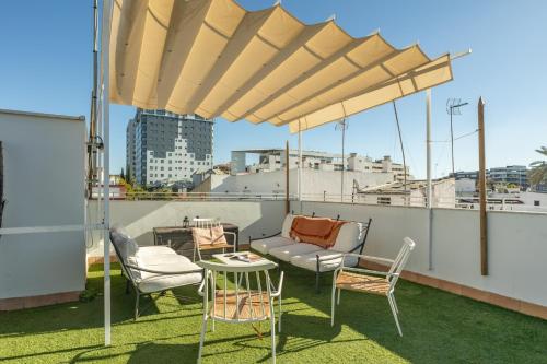 Tentudia Apartments with Private Roof-Top or Patio and FREE Underground Parking via Car Lift -Medium Size Car- By OCityzen
