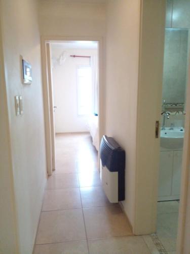a hallway with a bathroom with a sink and a window at Casa en Lomas del Rey - Mayu Sumaj in San Antonio de Arredondo