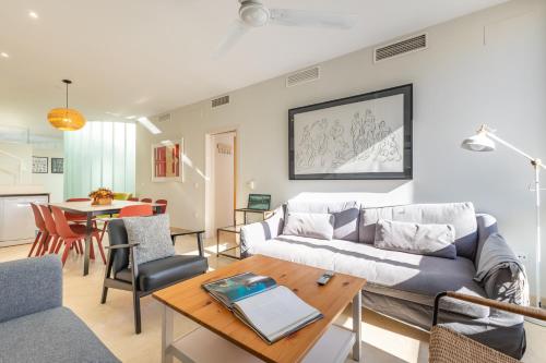 Tentudia Apartments with Private Roof-Top or Patio and FREE Underground Parking via Car Lift -Medium Size Car- By OCityzen