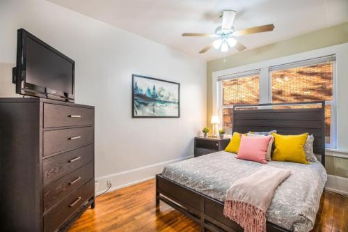 a bedroom with a bed and a flat screen tv at Historic Avenues Apartment Downtown in Salt Lake City