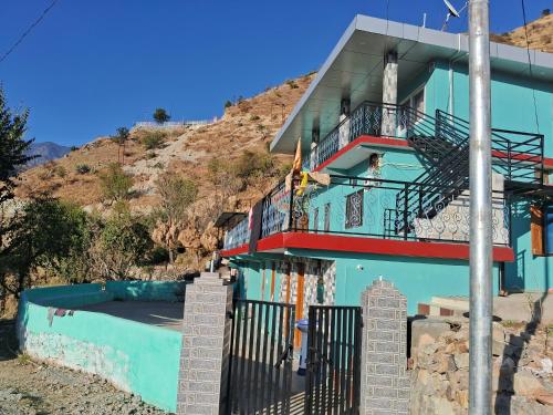 Edificio en el que se encuentra la habitación en casa particular