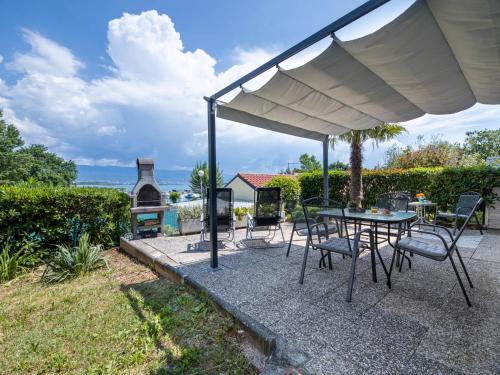 Apartment Mirta by Interhome