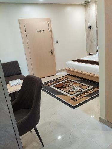 Postel nebo postele na pokoji v ubytování Hotel Grand Inn